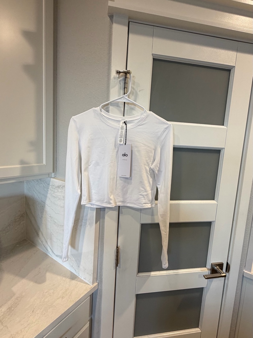 ALO Yoga finesse long sleeve NWT MEDIUM ( white ) - Picture 2 of 2